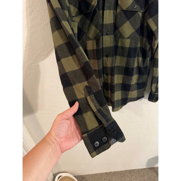Wrangler men's green and black Buffalo plaid flannel fleece button up shacket - Picture 5 of 10